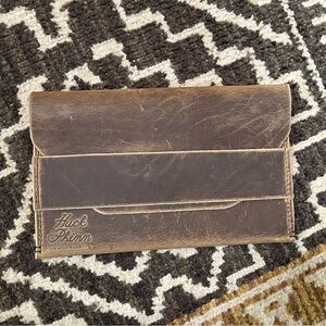 Huck Phinn The Essential Clutch
